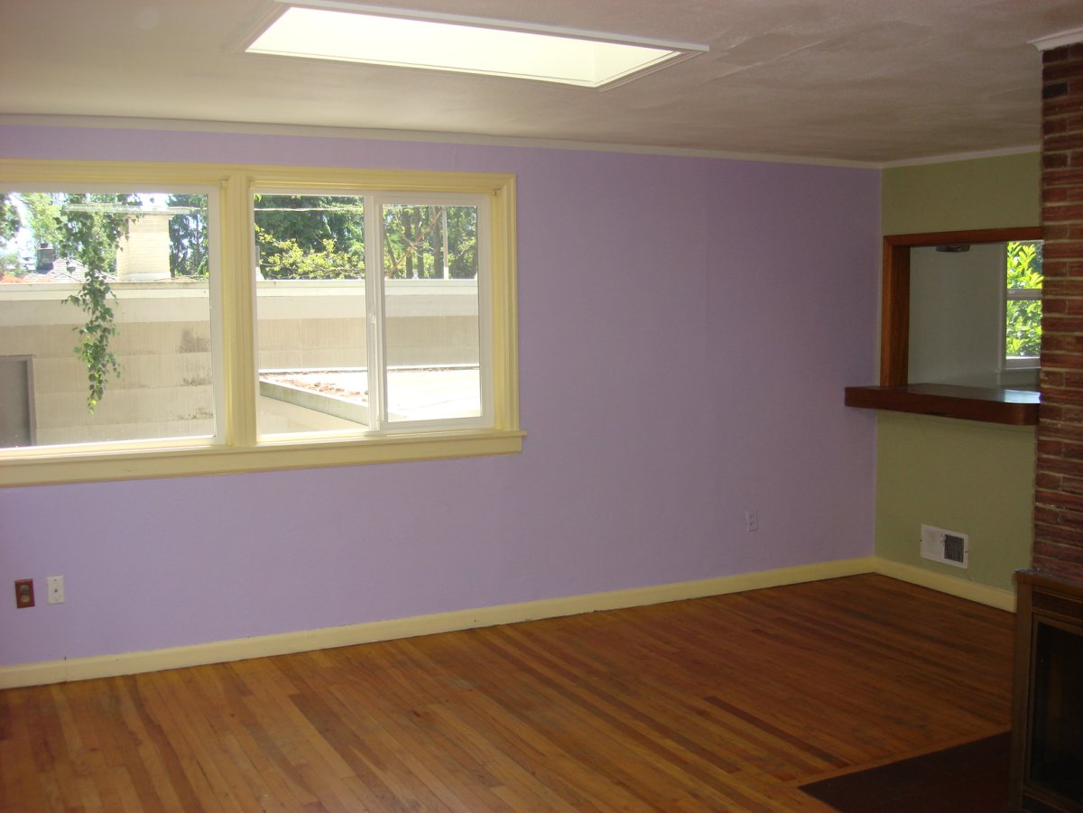 Дерево красками на стене