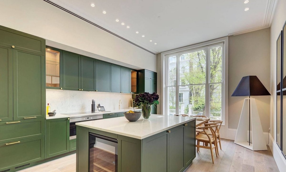 Темно зеленый интерьер