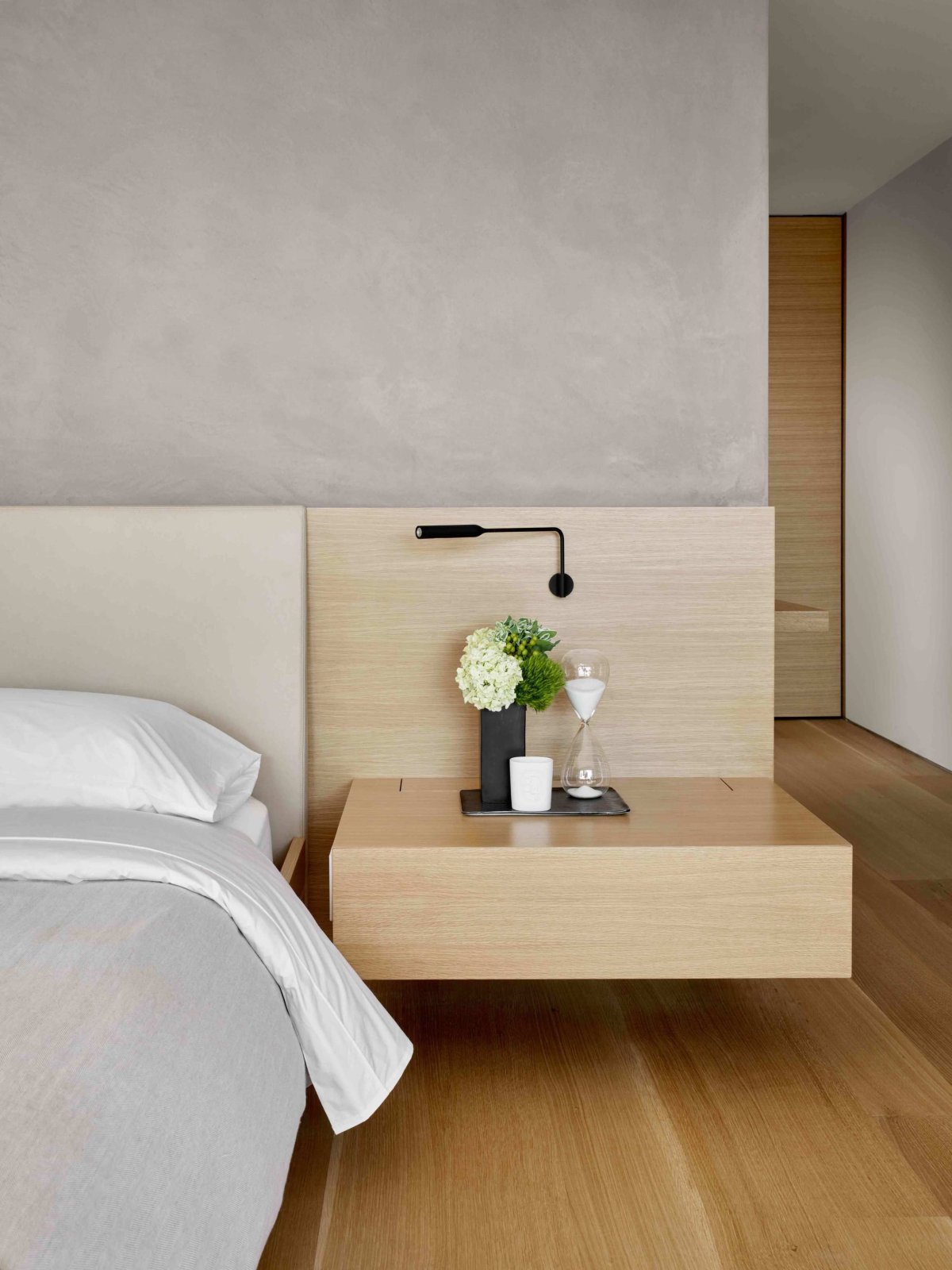 Подвесная прикроватная тумба для спальни