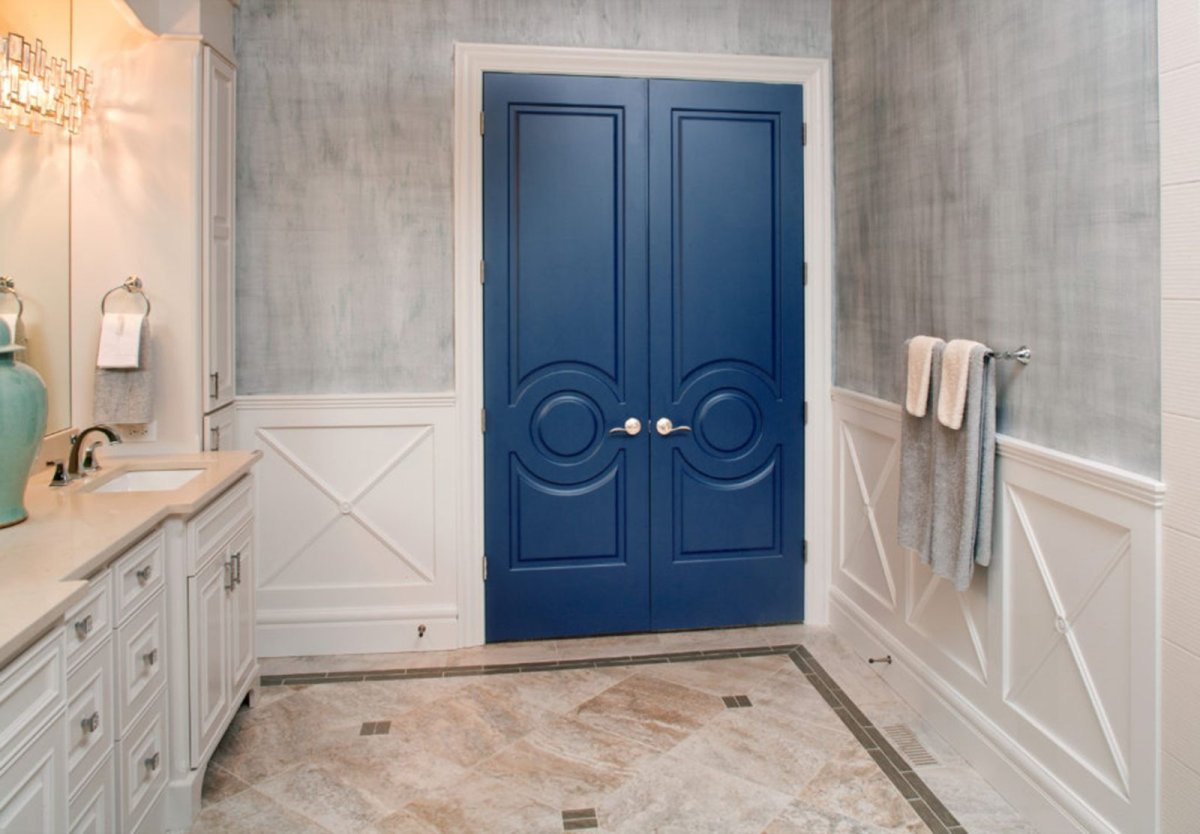 Синие двери в интерьере