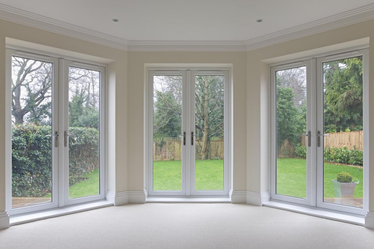 Деревянные окна в интерьере