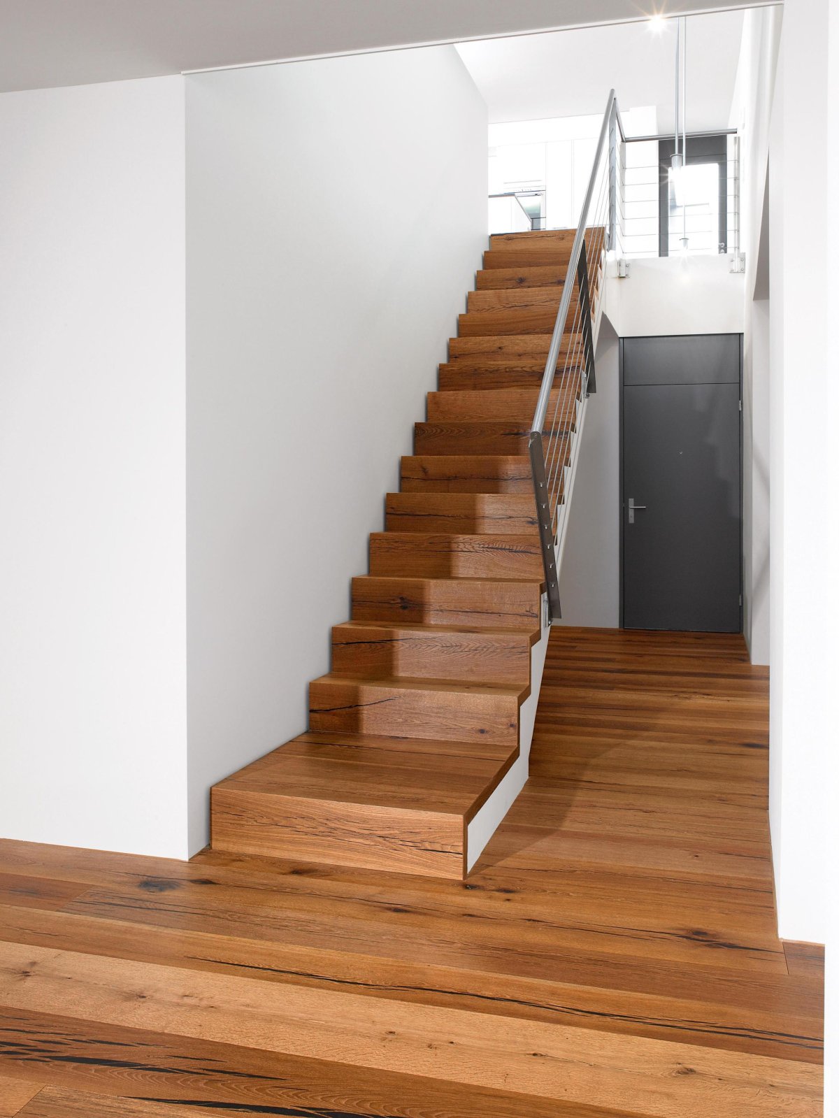 Лестница из ламината