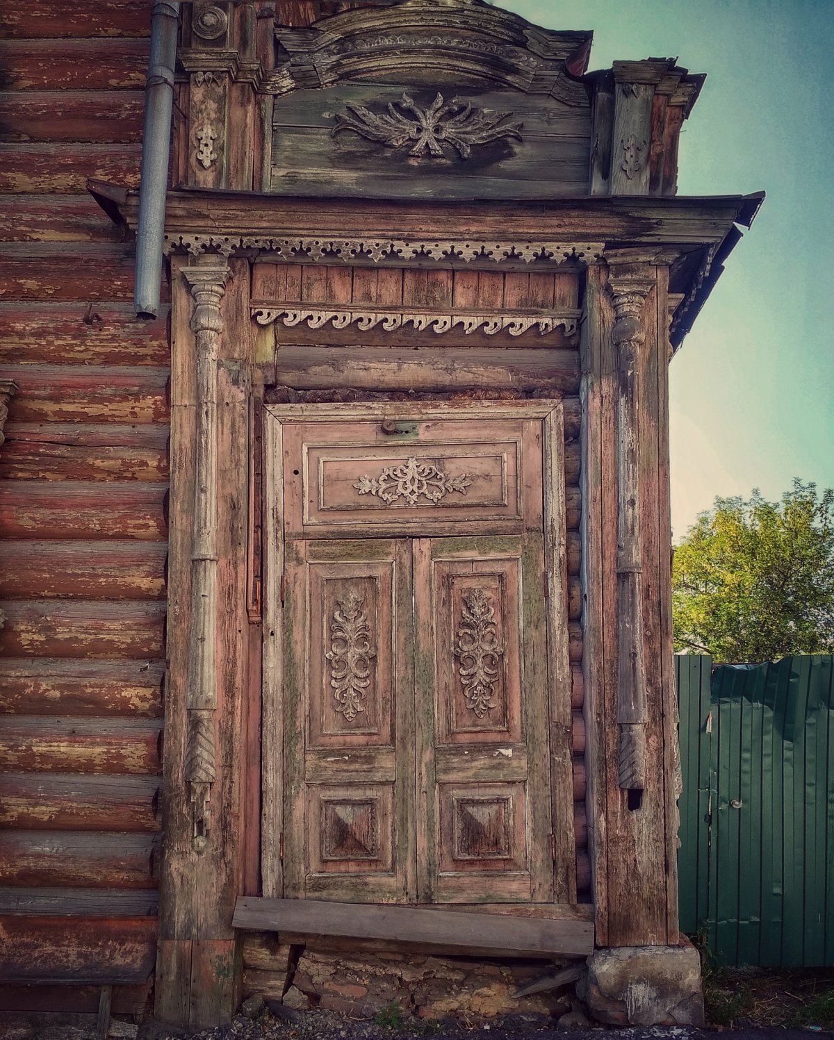 Старинная дверь