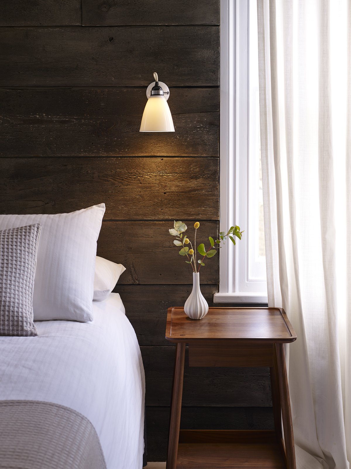 Светильники над кроватью