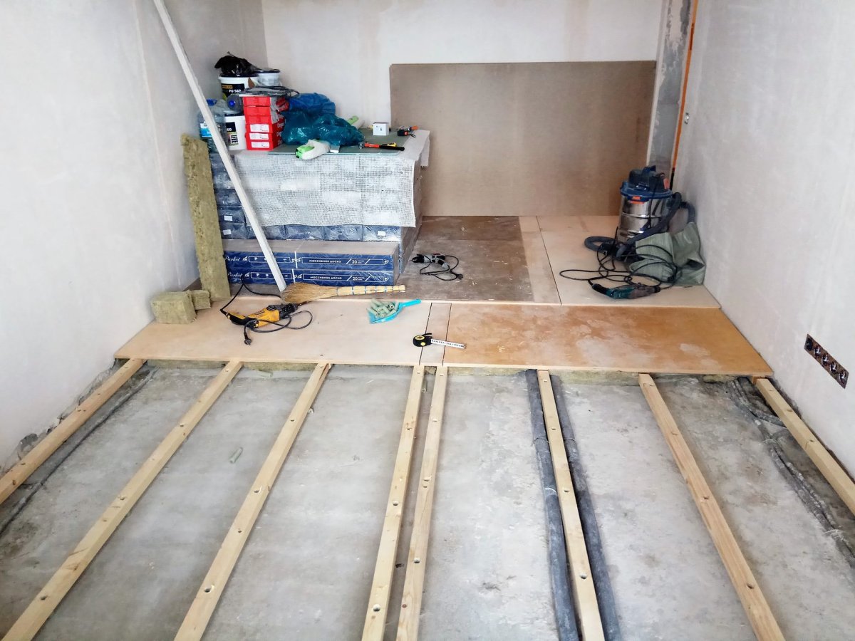 Монтаж чернового пола на лагах в деревянном доме