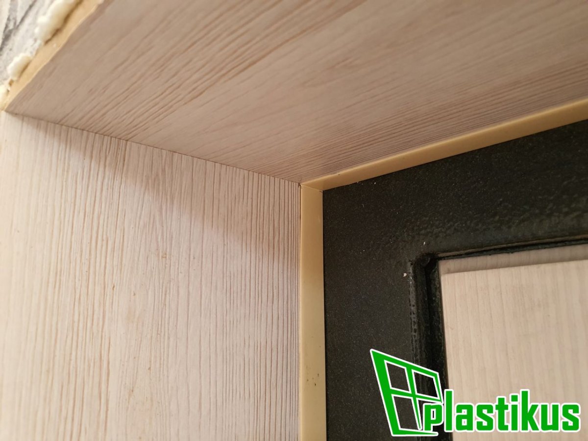 Уголки на откосы входной двери