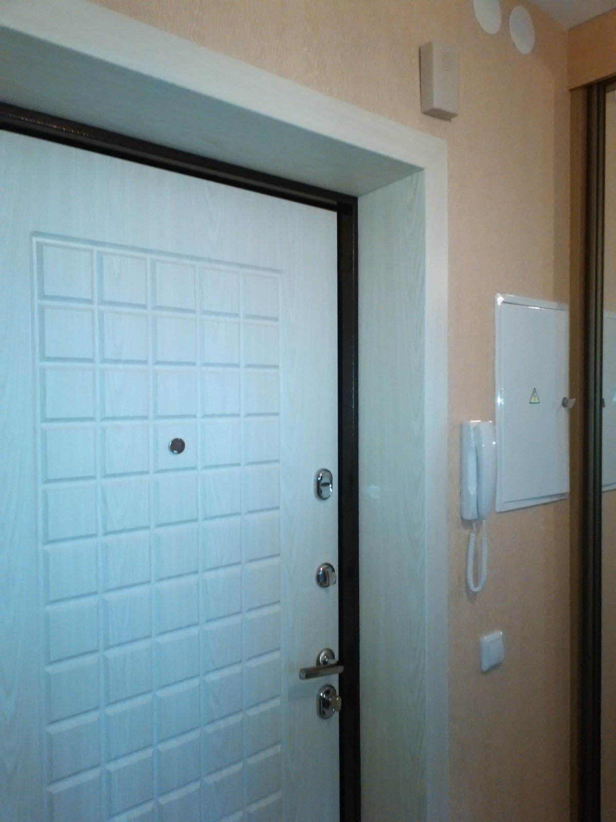 Отделка откосов дверных проемов