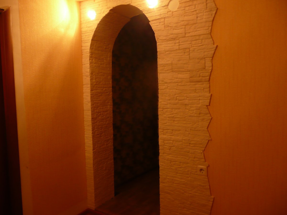 Отделка дверных проемов пробкой