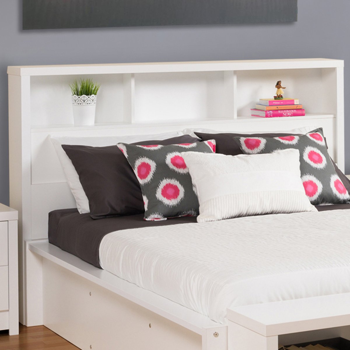 Изголовье дивана с полками