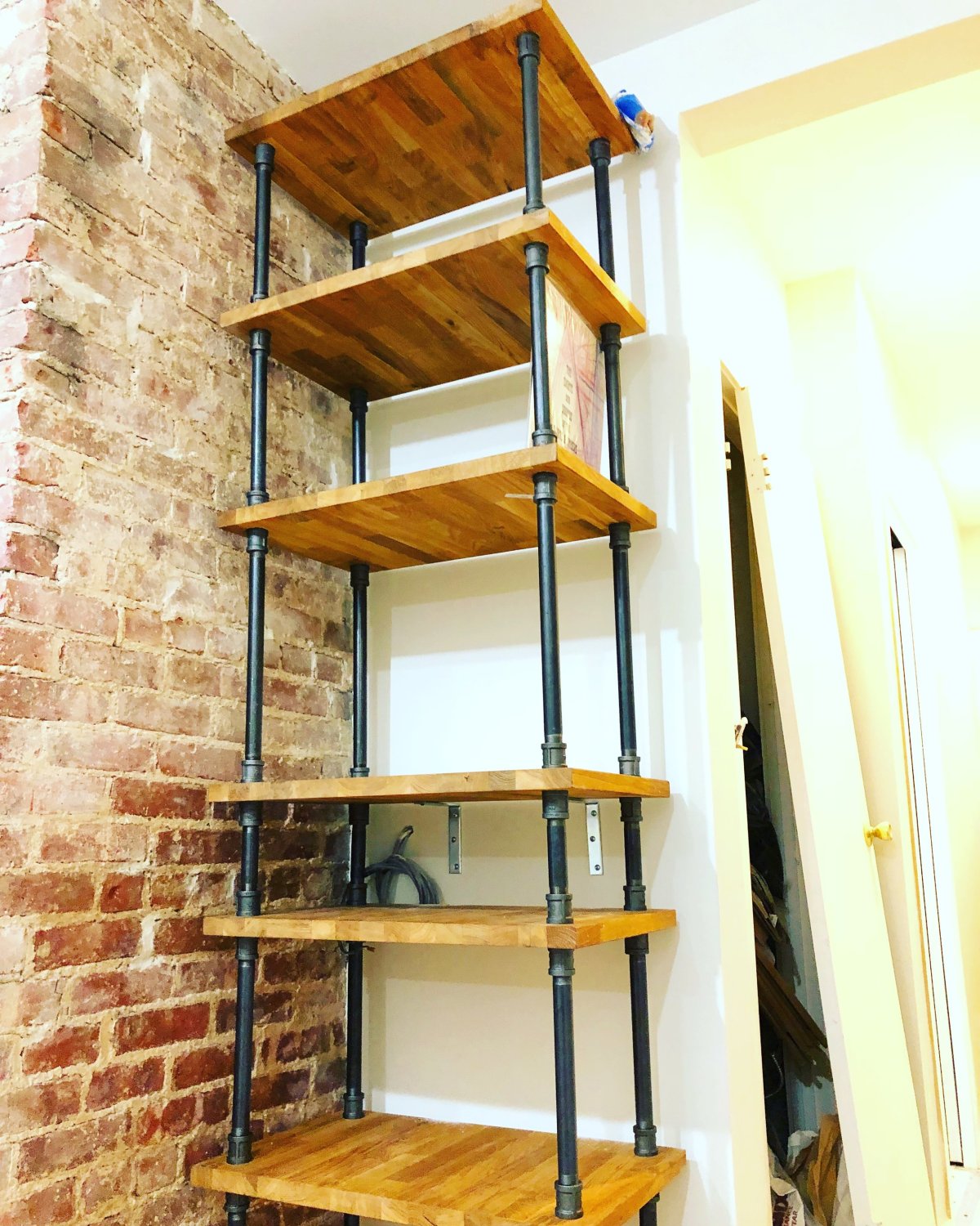 Полочка угловая в стиле лофт из труб