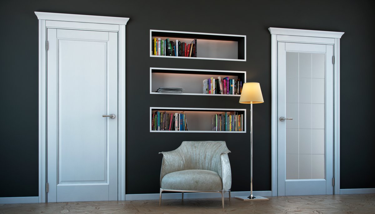 Белые двери межкомнатные в коридоре