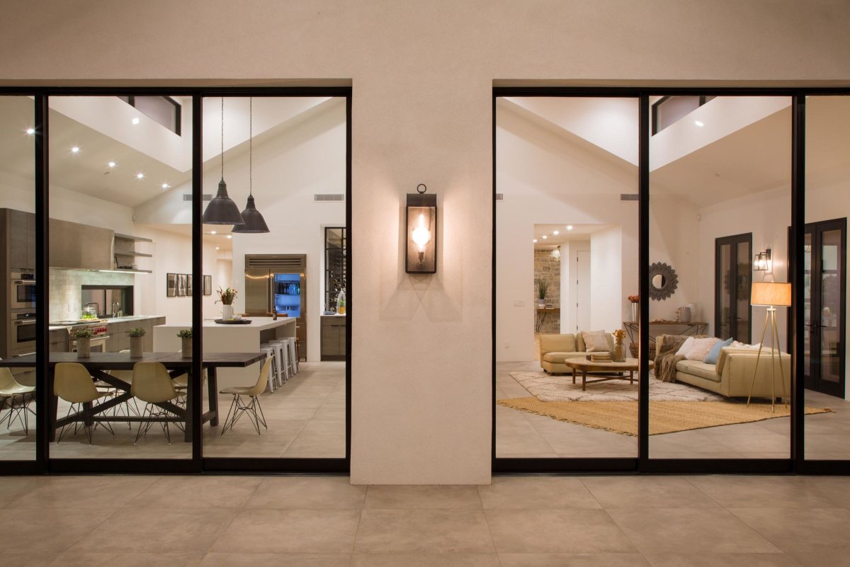 Яркие межкомнатные двери