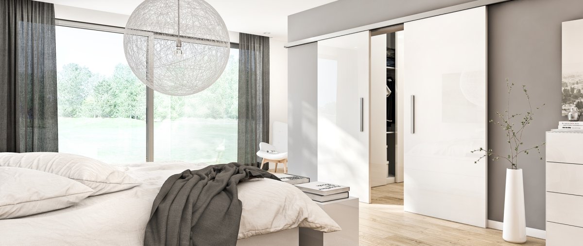 Большие двери в спальне