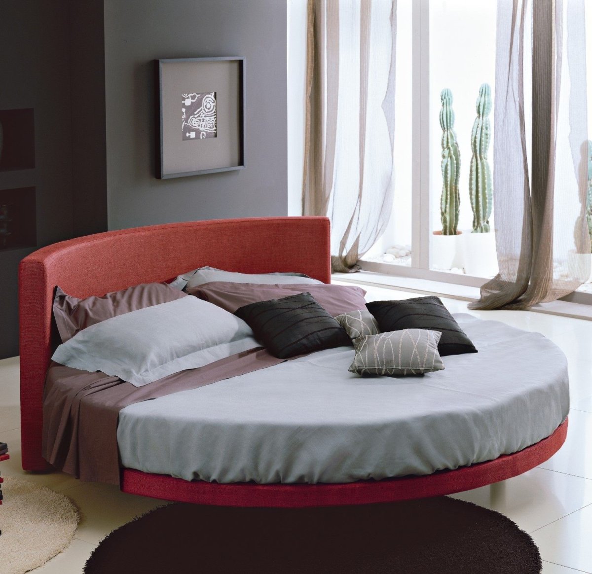 Круглая кровать