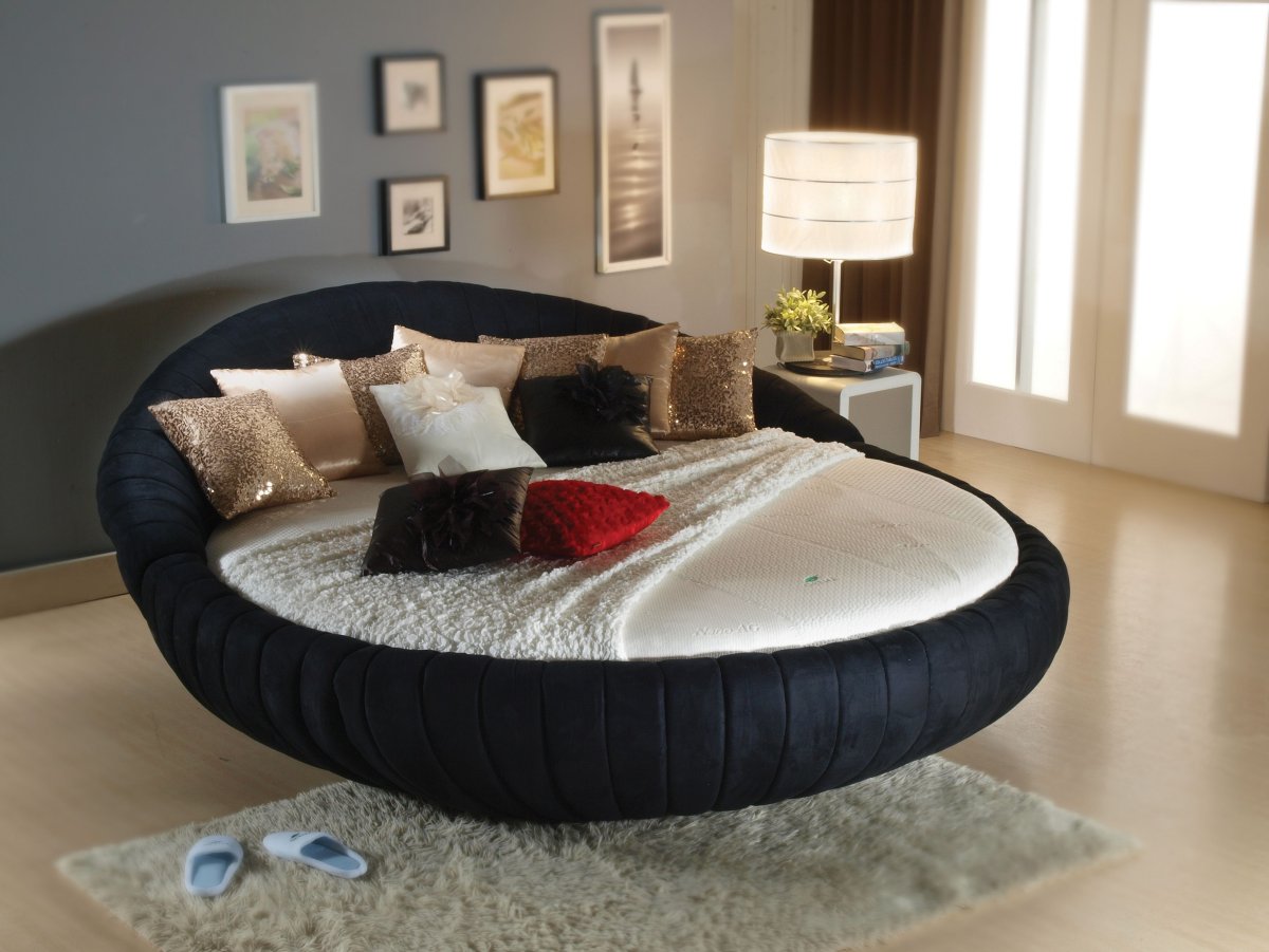 Кровать с круглым изголовьем