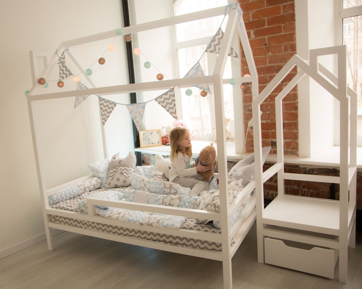 Кроватка домик в сером цвете