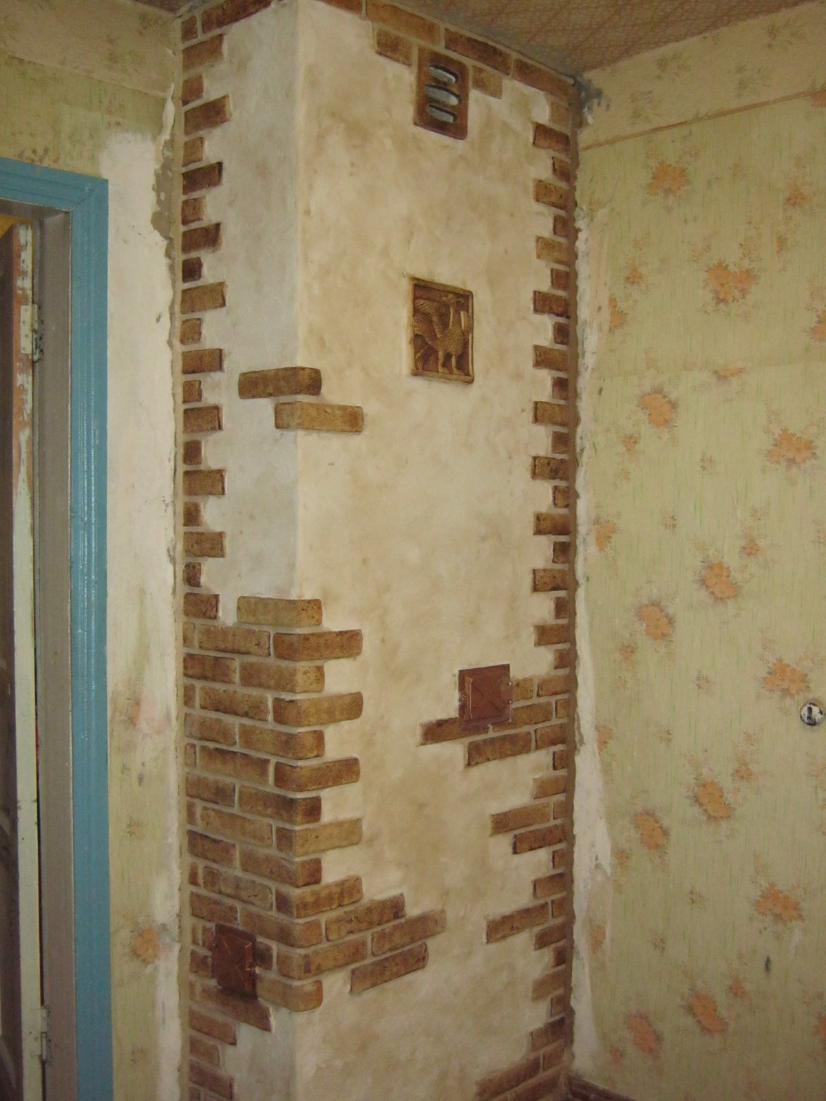 Уголок обои штукатурка