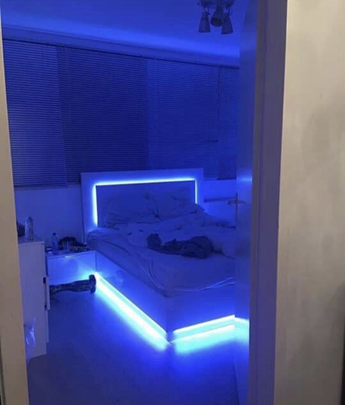 Неоновые декорации для комнаты