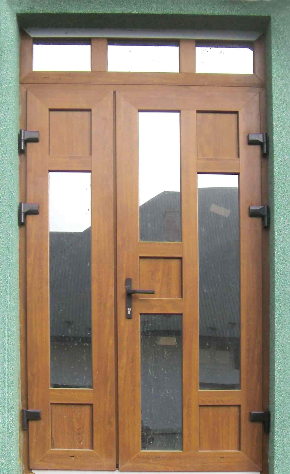 Двери ПВХ входные штульповые