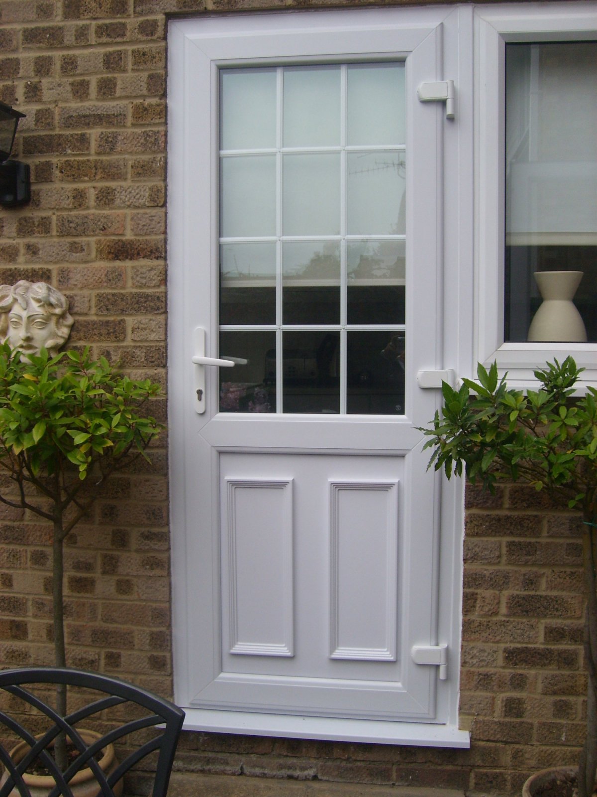 Пластиковые двери