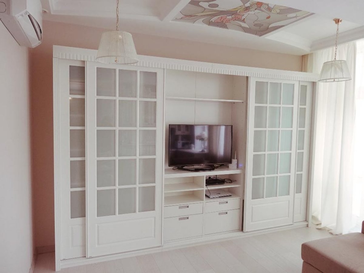 Встроенный шкаф-купе в гостиную