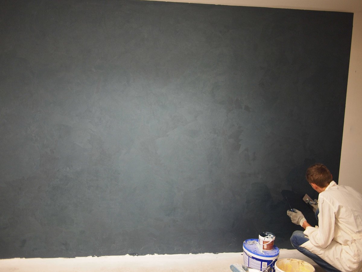 Декор черной стены