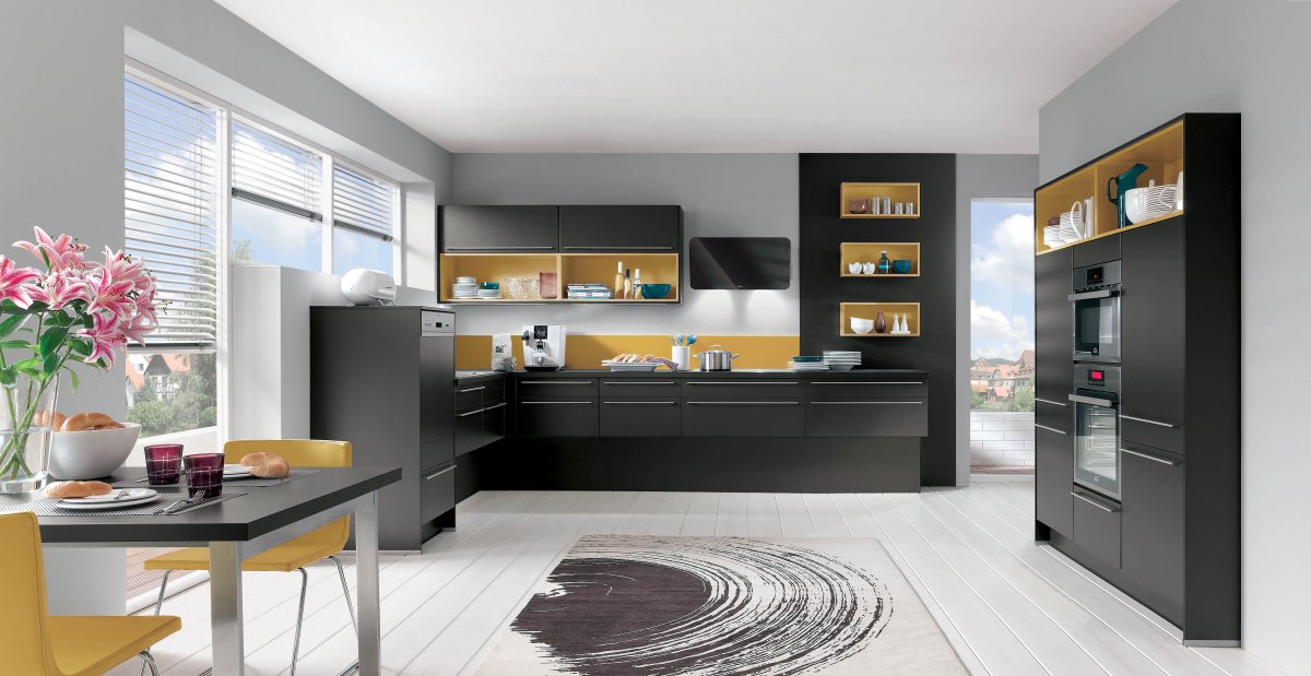 Кухни Нобилия черное стекло