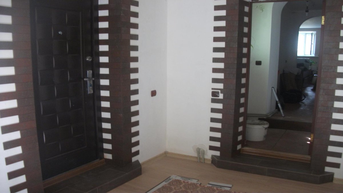 Отделка камнем дверных проемов