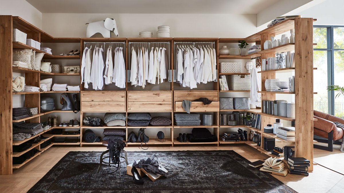 Подсветка полочек в гардеробной