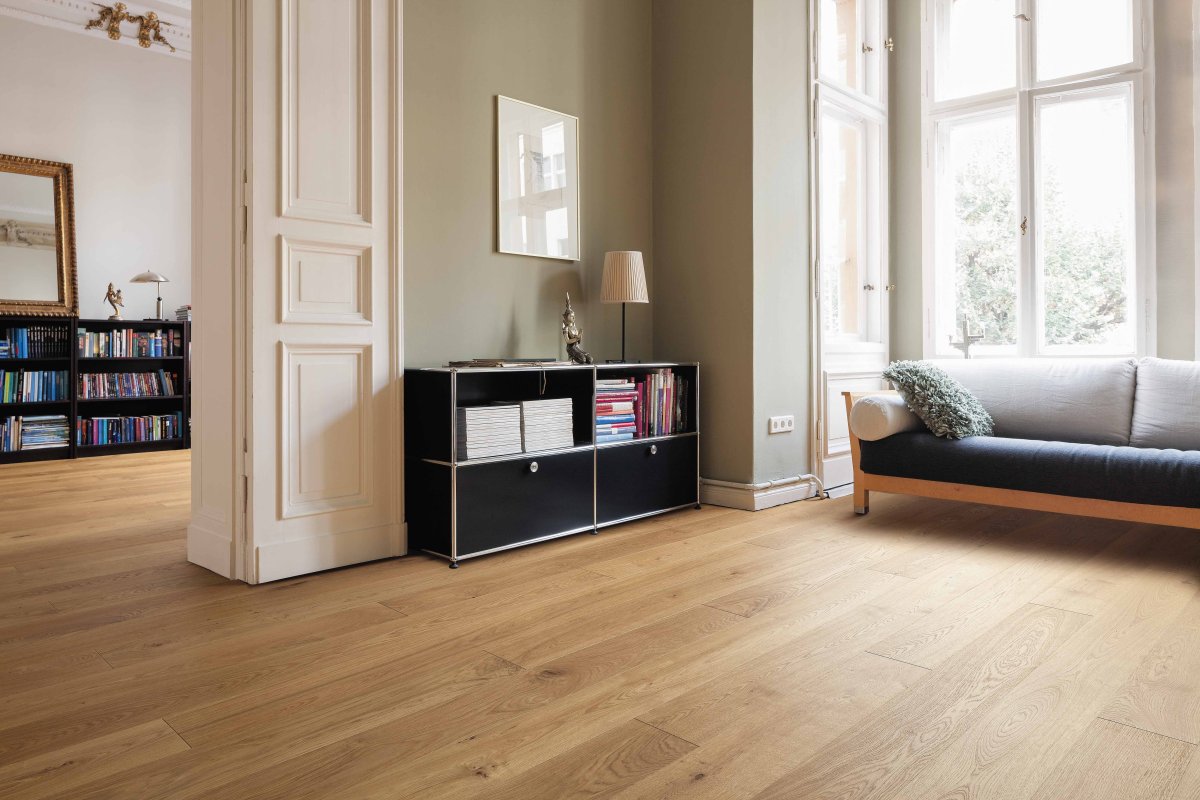 Межкомнатные двери орех в интерьере