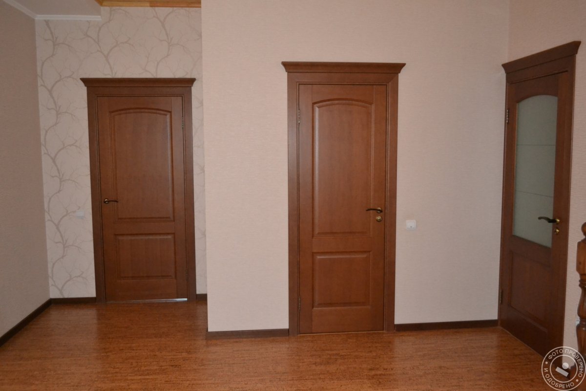Светло коричневые двери