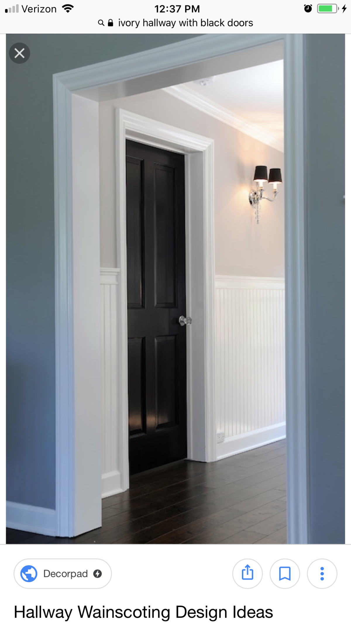 Черный дверной проем