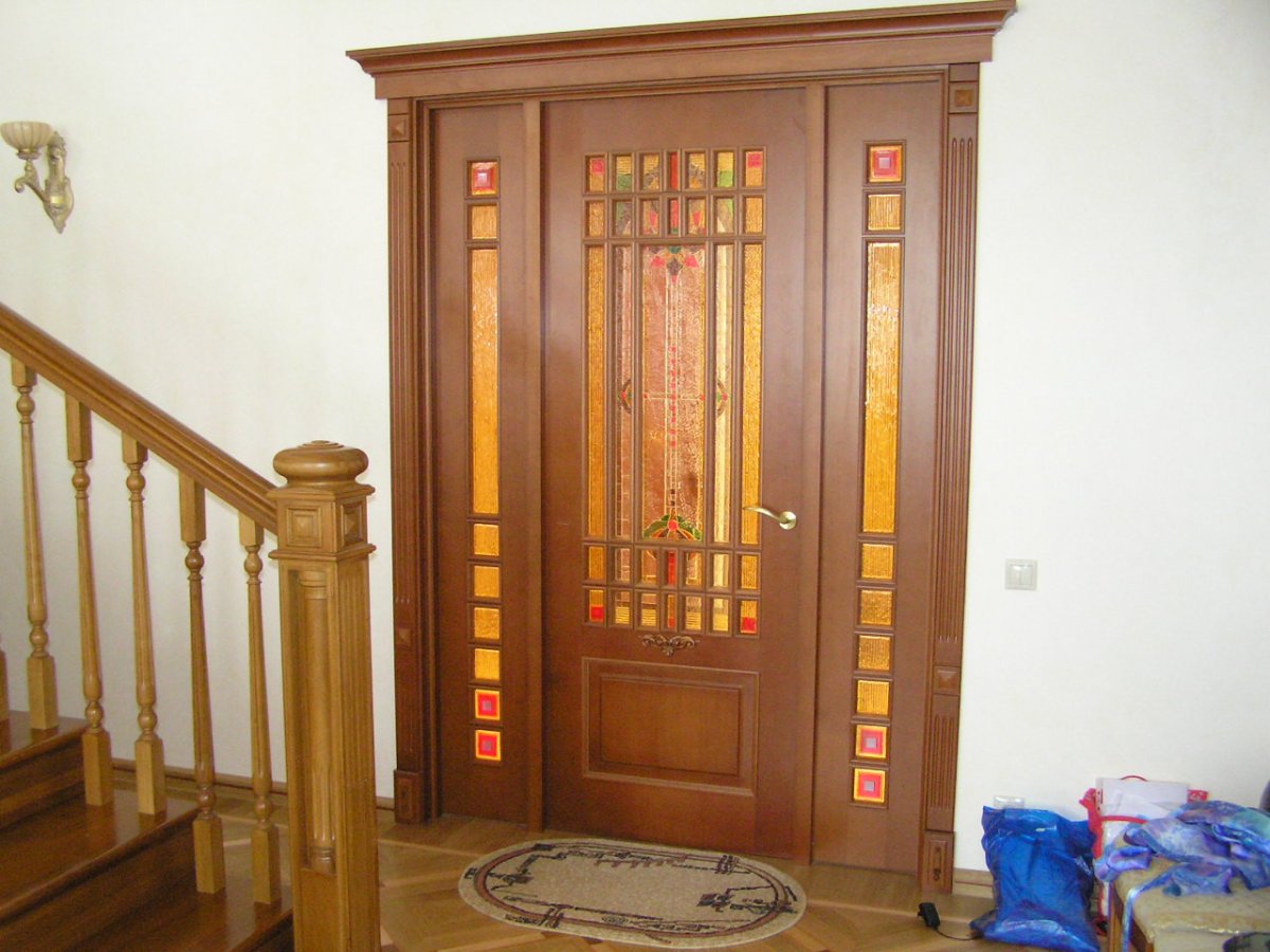 Деревянная дверь