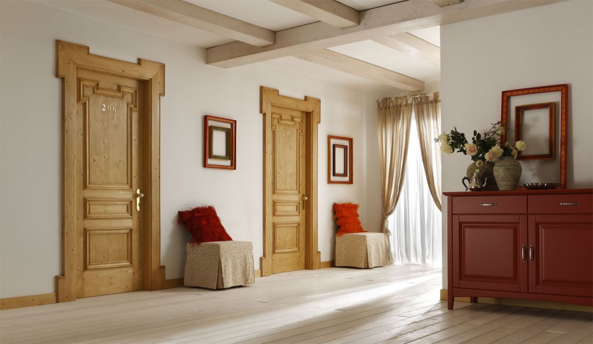 Двери межкомнатные деревянные