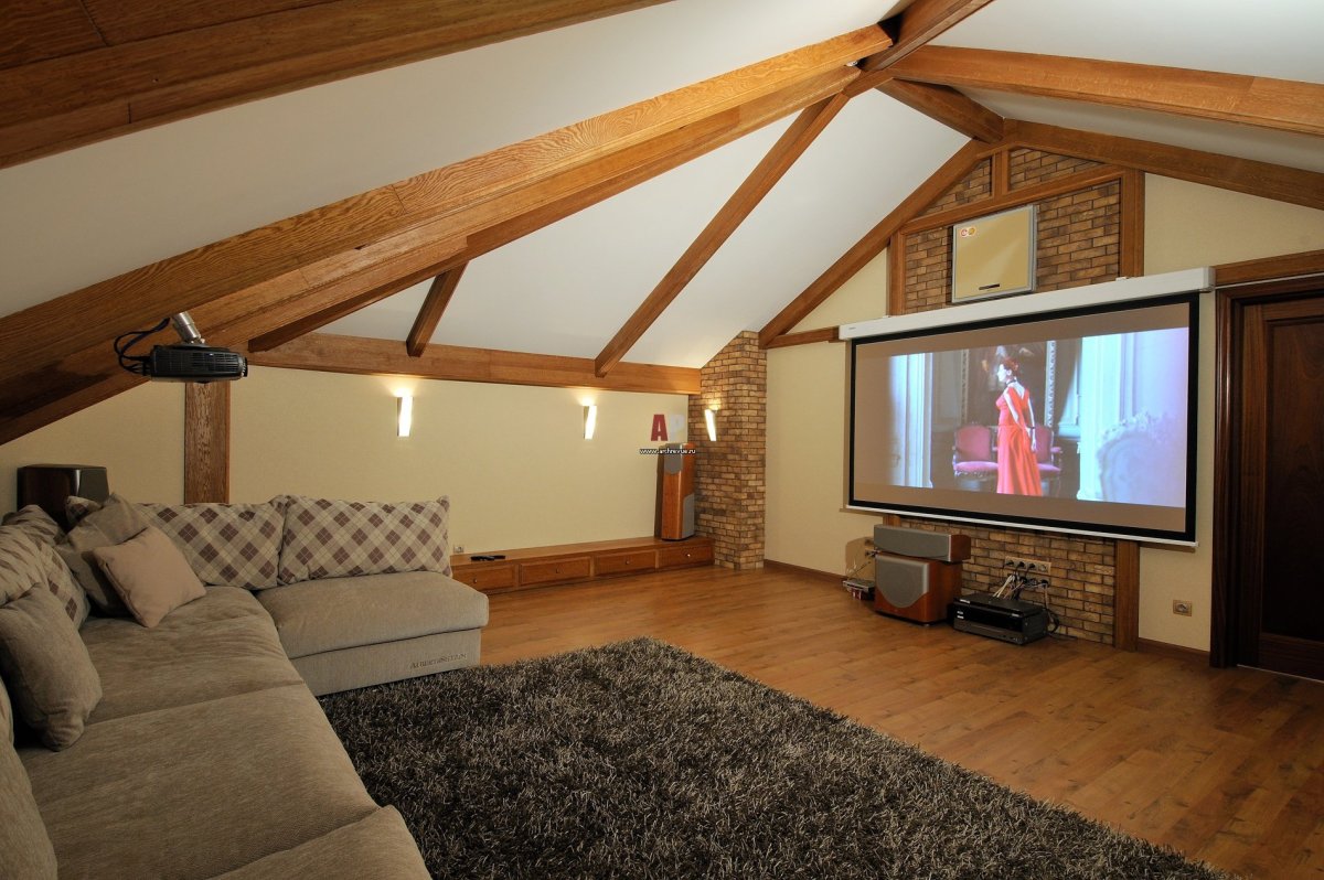 Комната с мансардной крышей