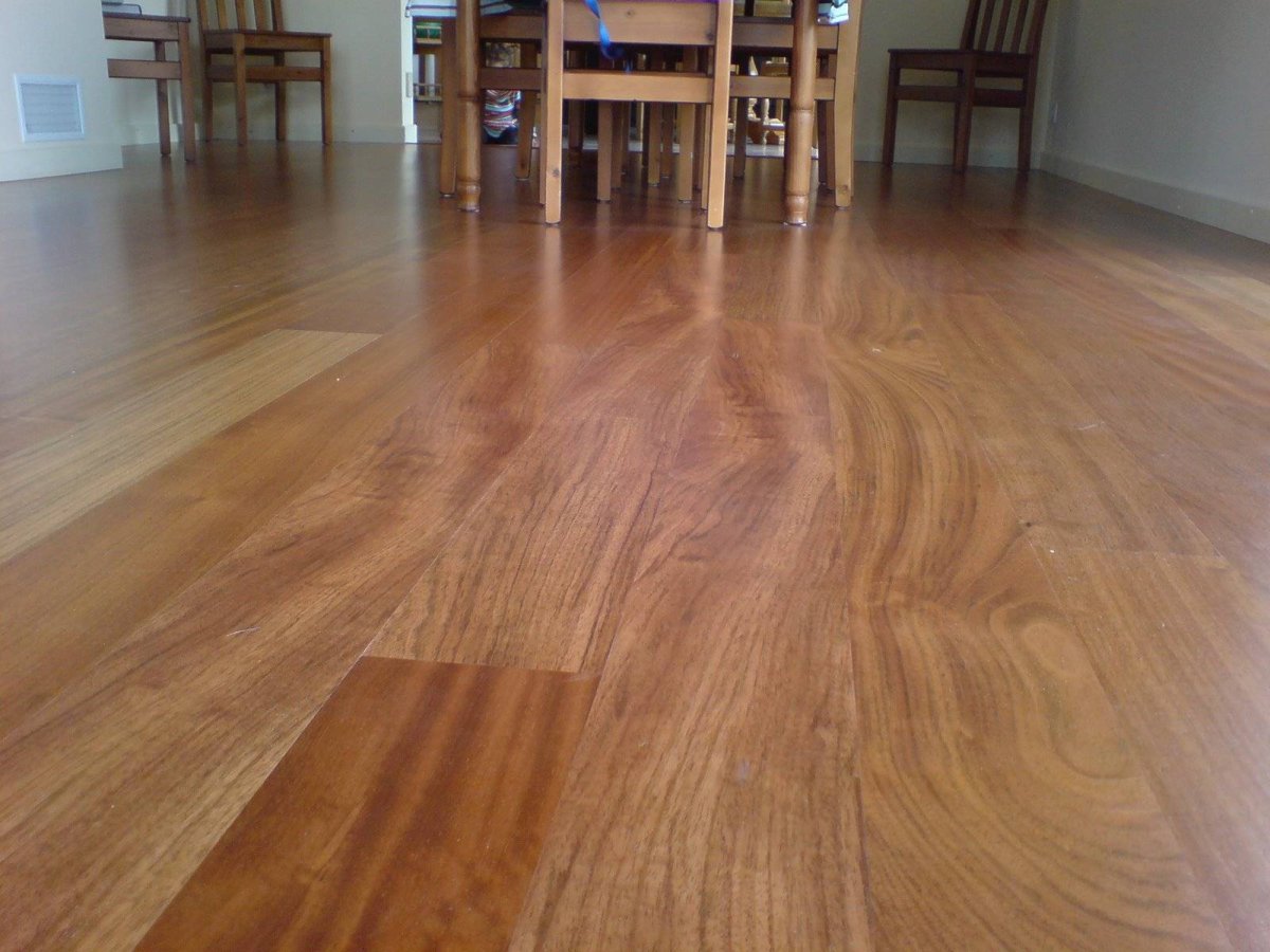 Лакированный деревянный пол