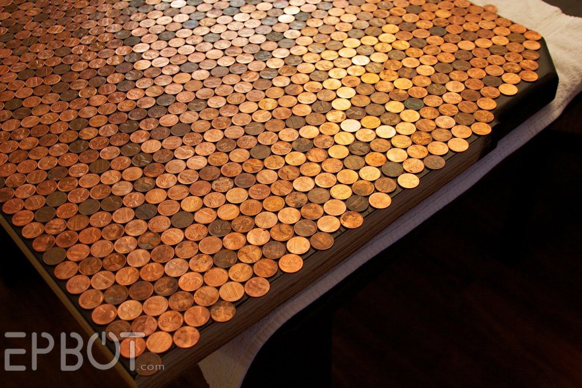 Столик с монетами