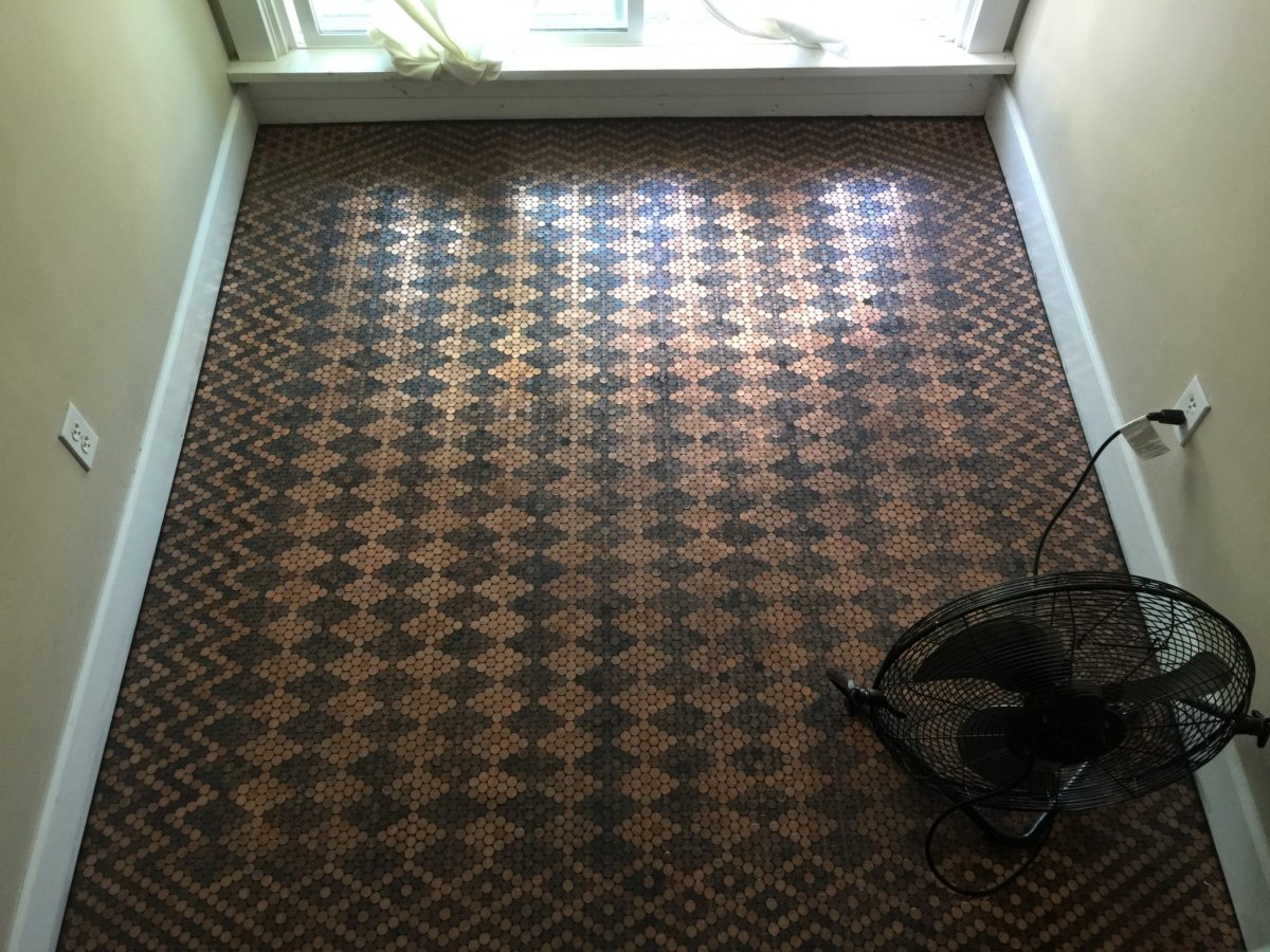 Монеты на полу