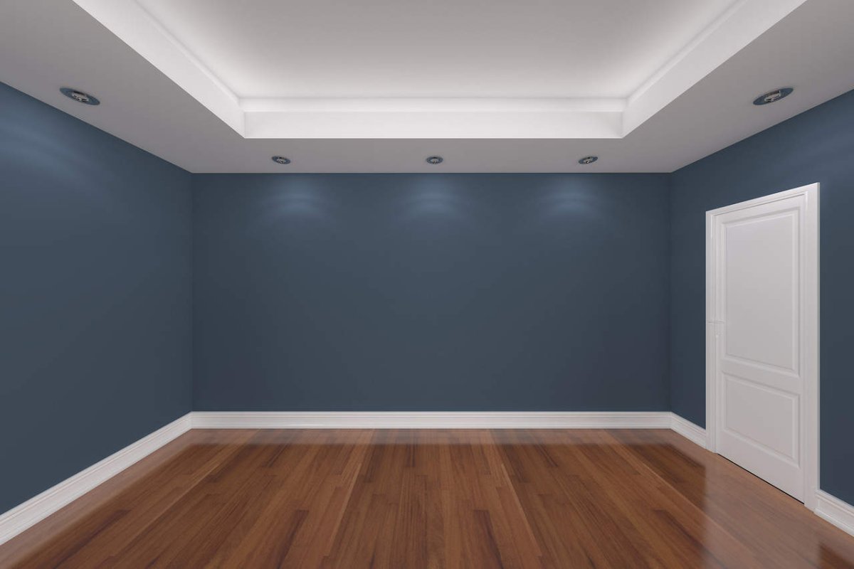 Белые плинтуса для пола