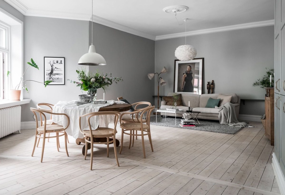 Потолочный плинтус в Сканди интерьере