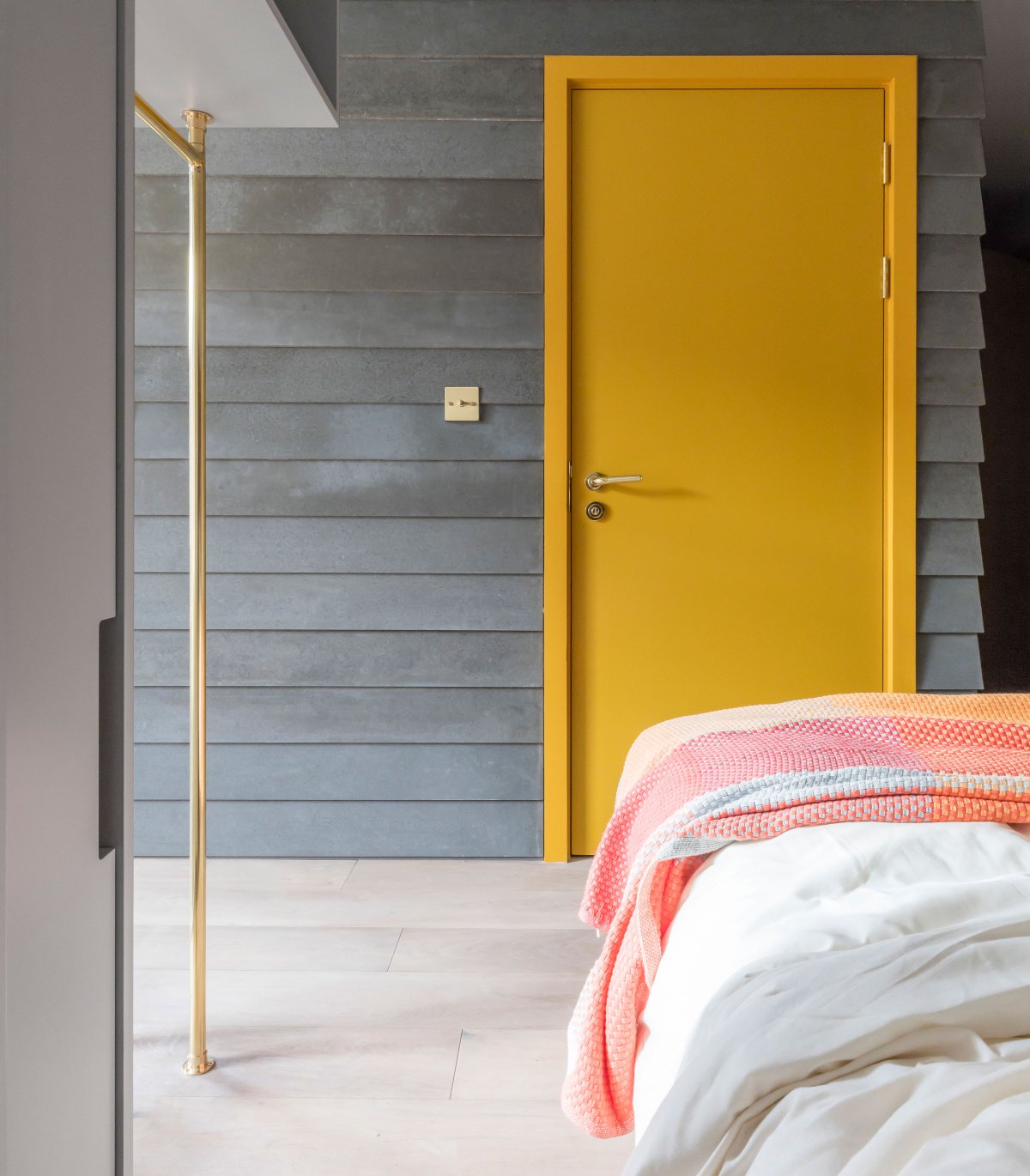 Коридор в желтом цвете