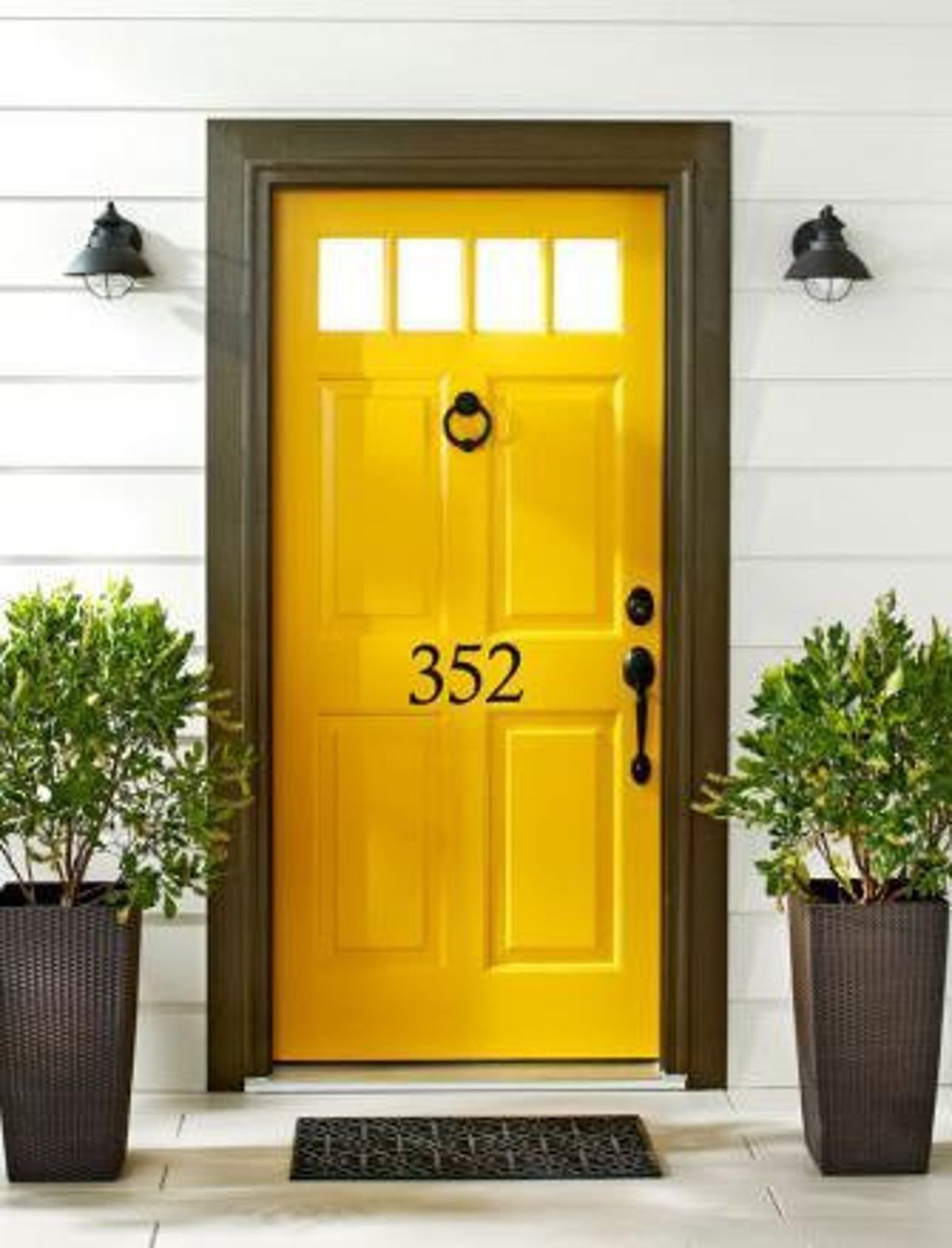 Желтая дверь