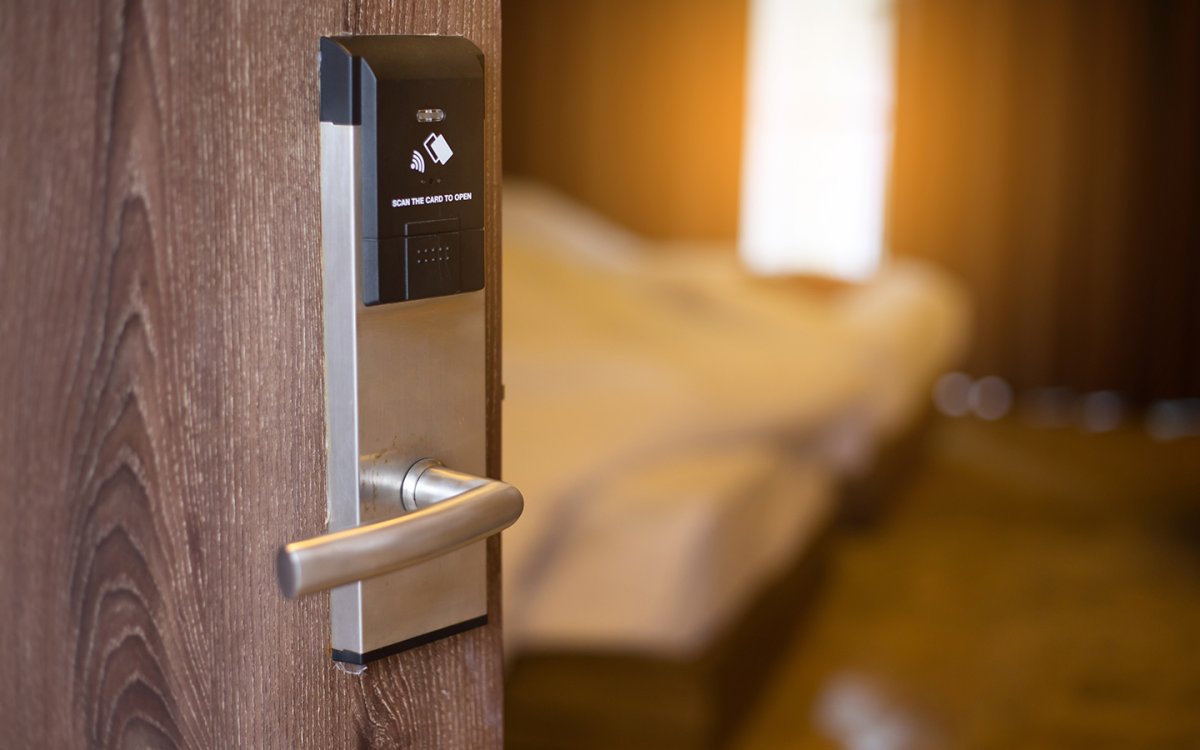 Дверь в гостиничный номер
