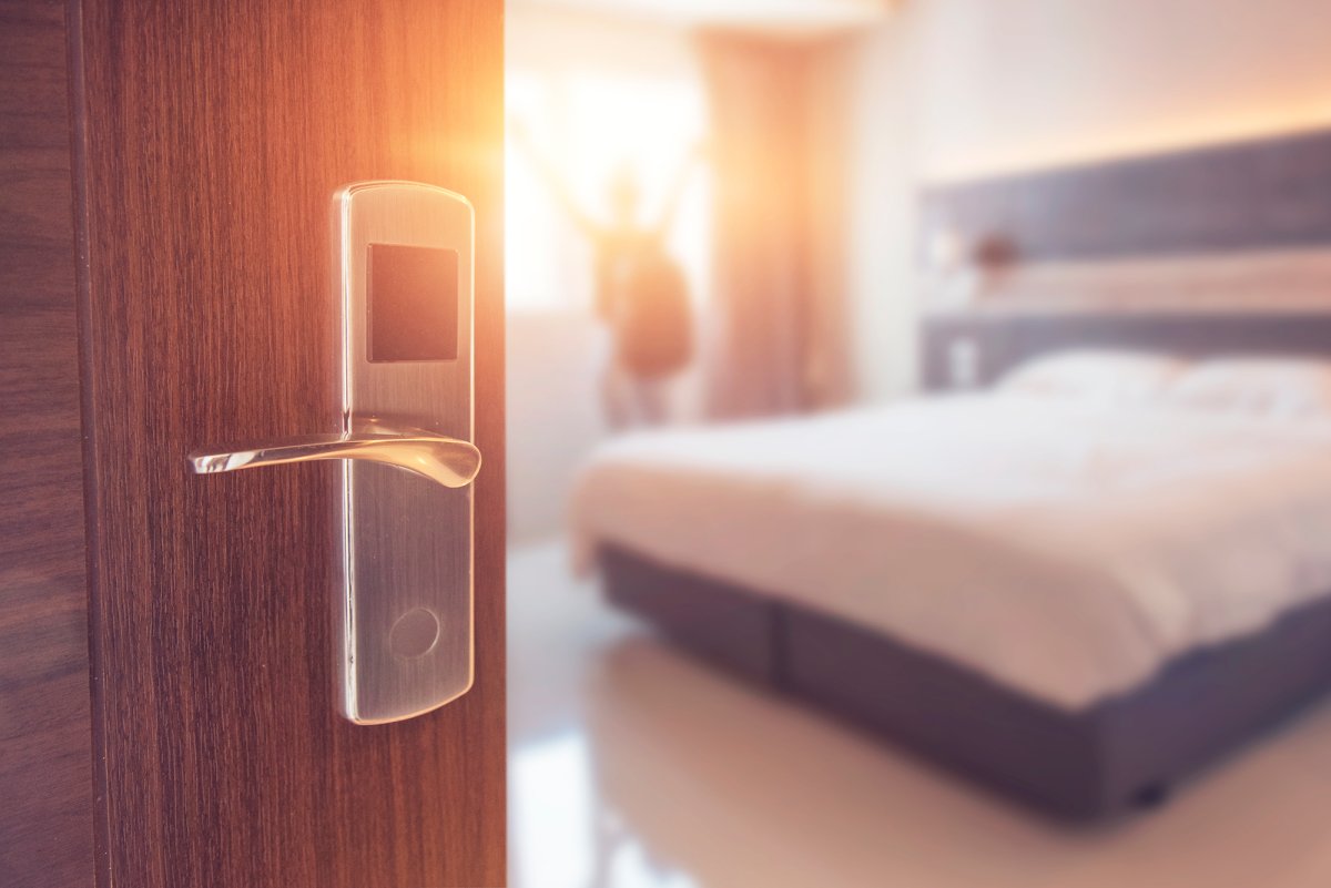 Hotel Room 1 дверь