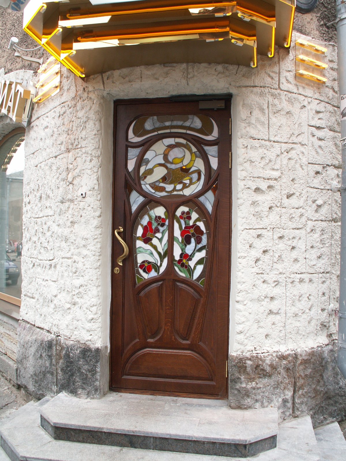 Уличная дверь с витражом