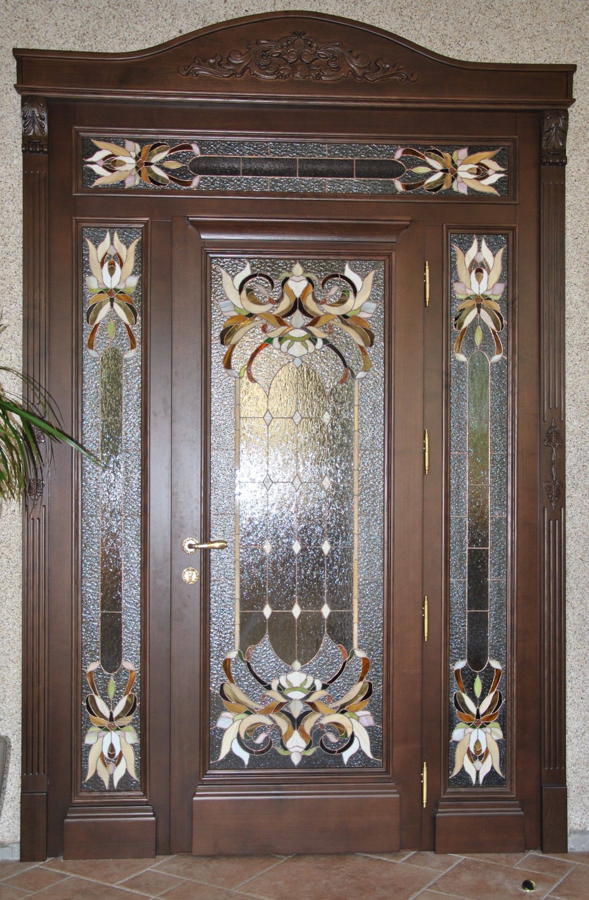 Дверь с витражом