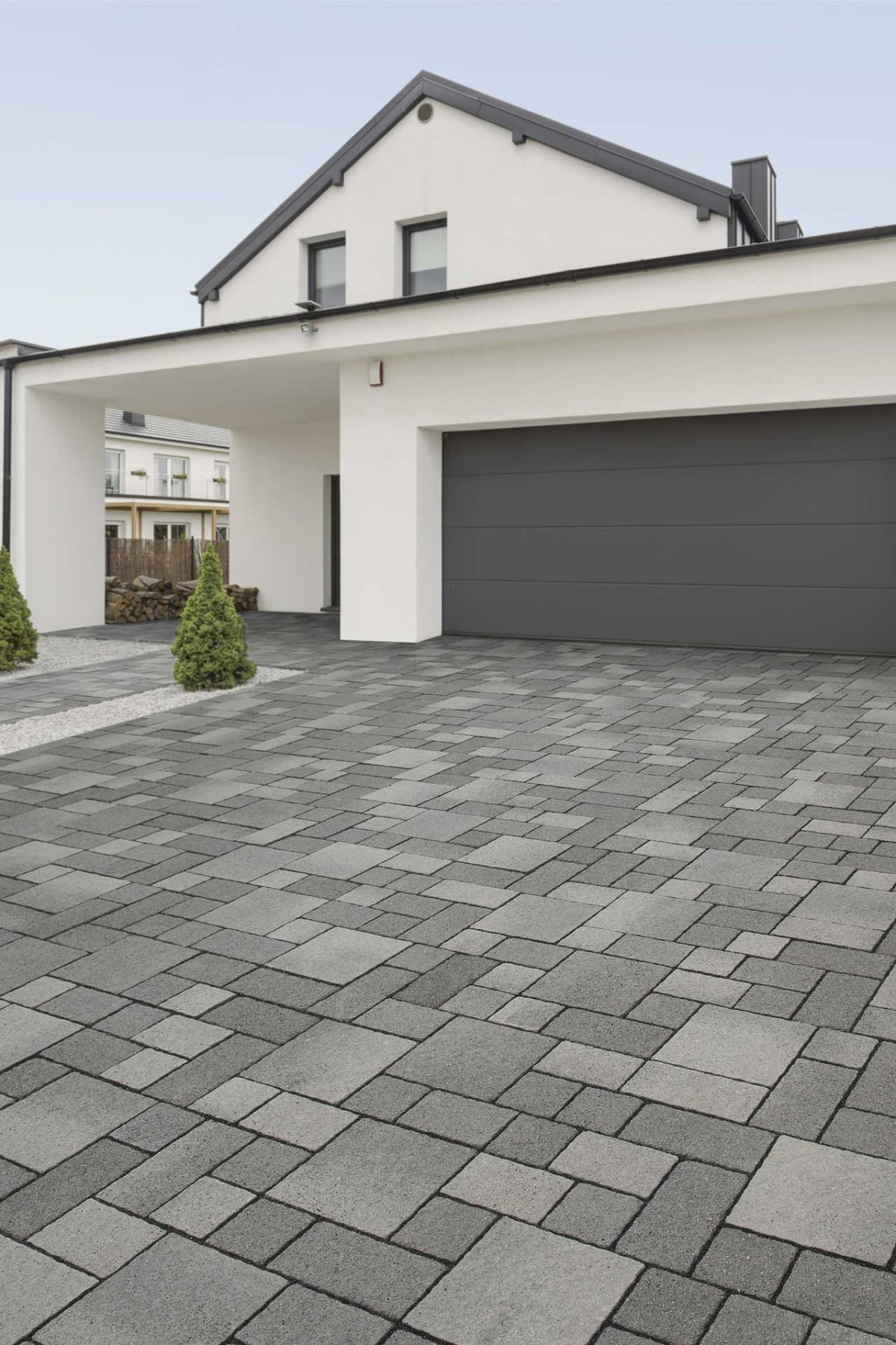 Плитка во дворе