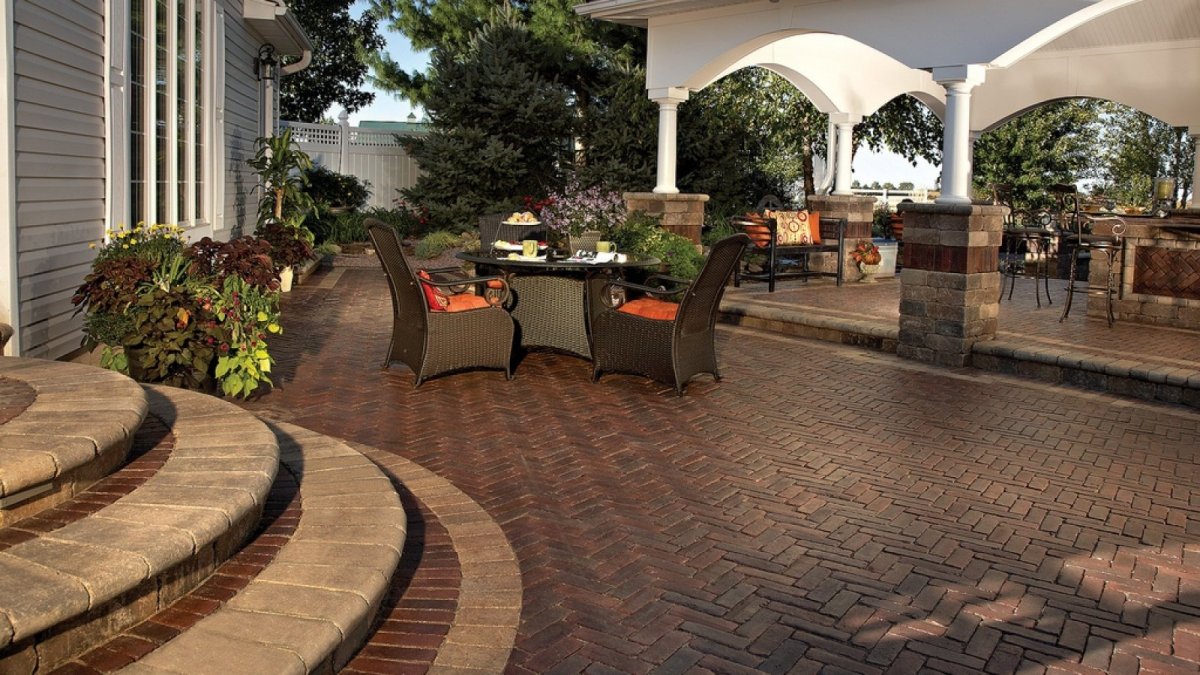 Плитка во дворе