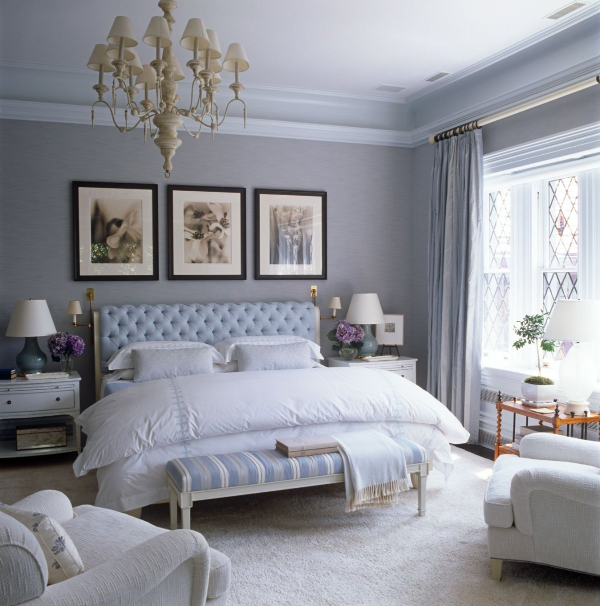 Спальня в холодных тонах