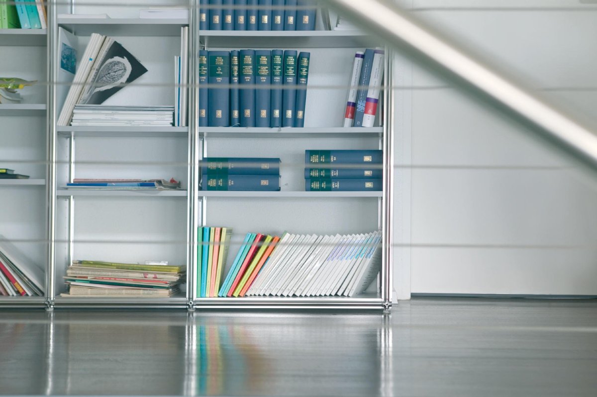 Среднегрузовые полочные стеллажи